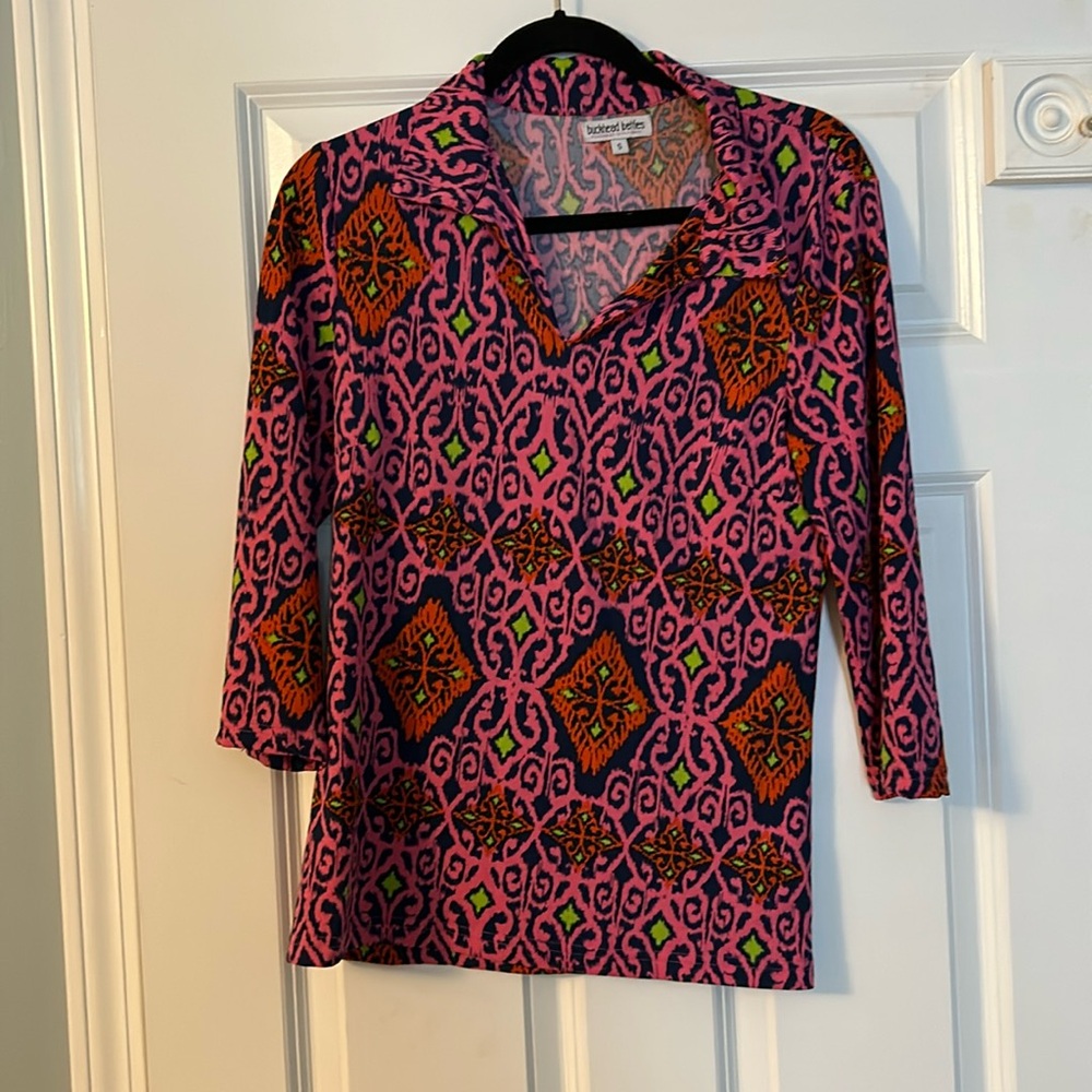 Buckhead Bettie’s three-quarter sleeve, collared women’s shirt size small